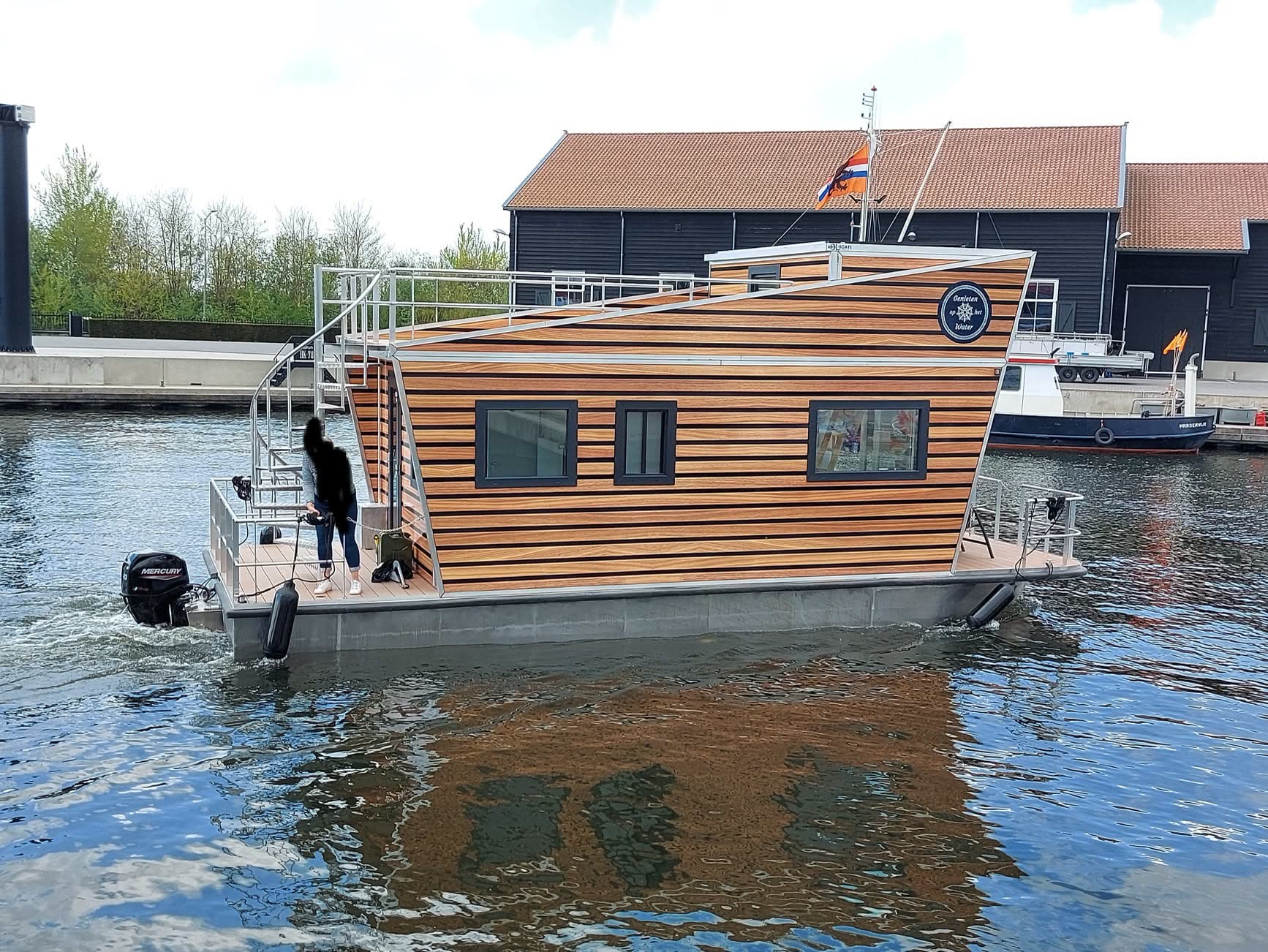 Tiny houseboat van DL-Boats